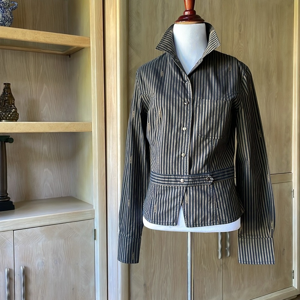 Fendi long sleeve shirt, front button closure, 100% cotton,very good condition
